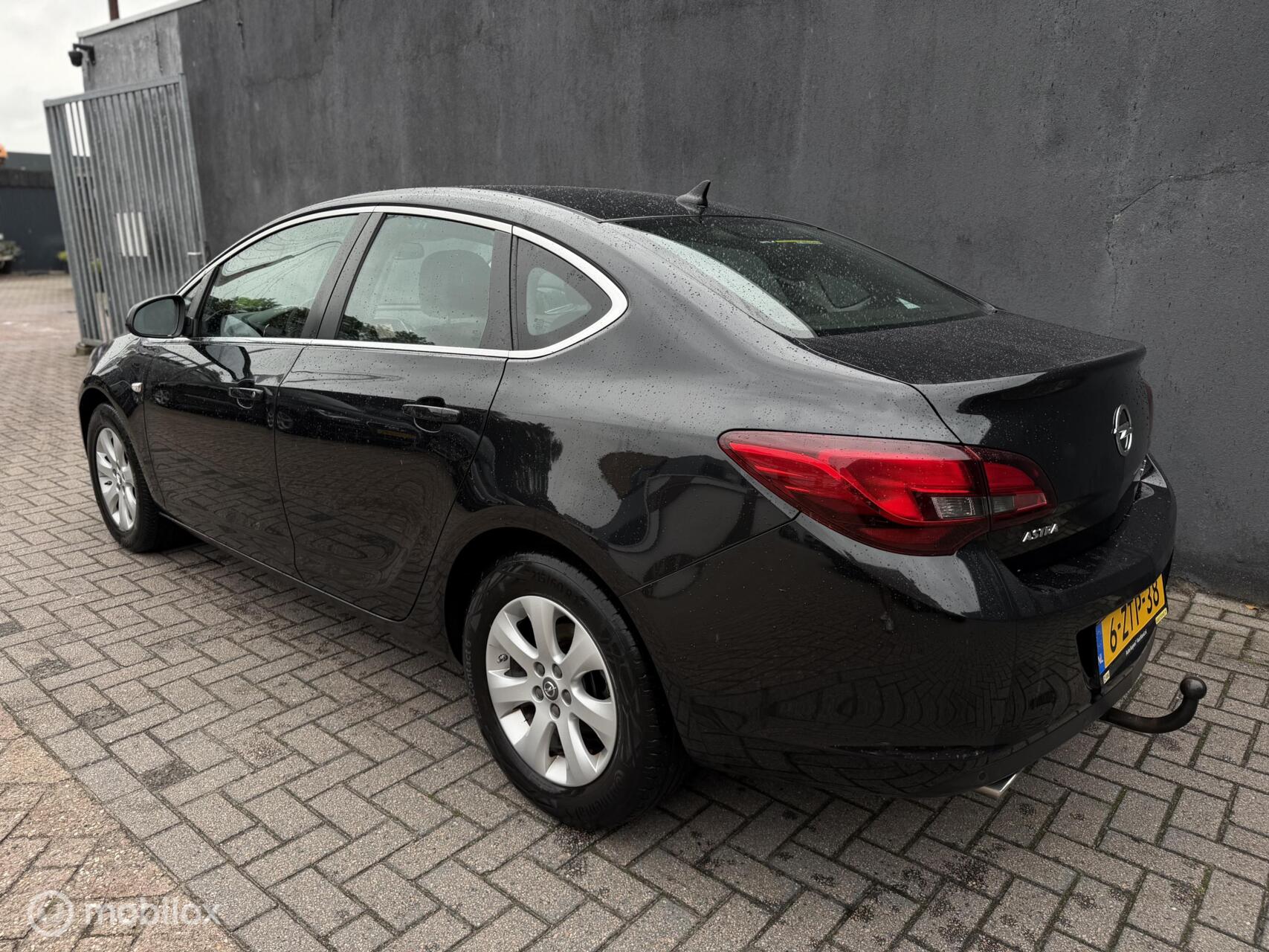 Foto van Opel Astra Notchback