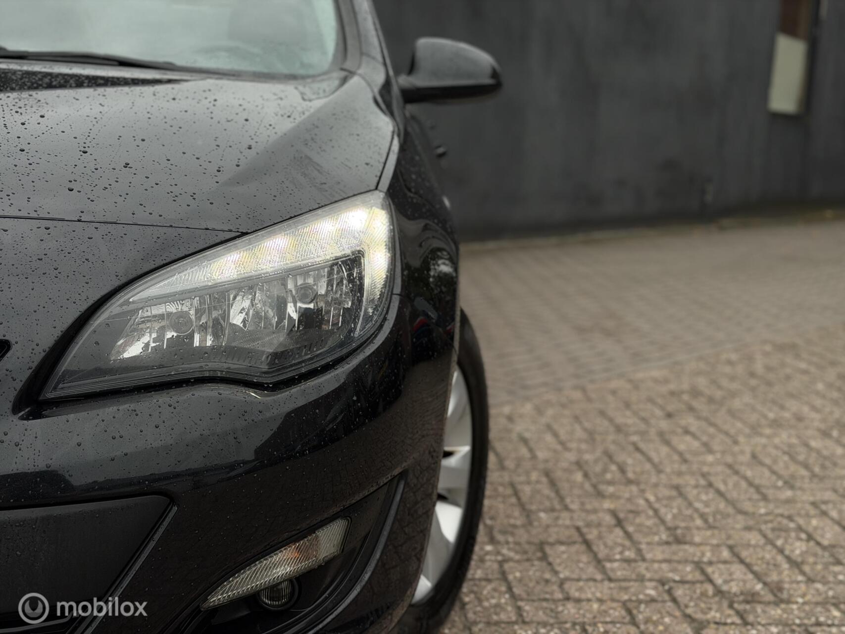 Foto van Opel Astra Notchback