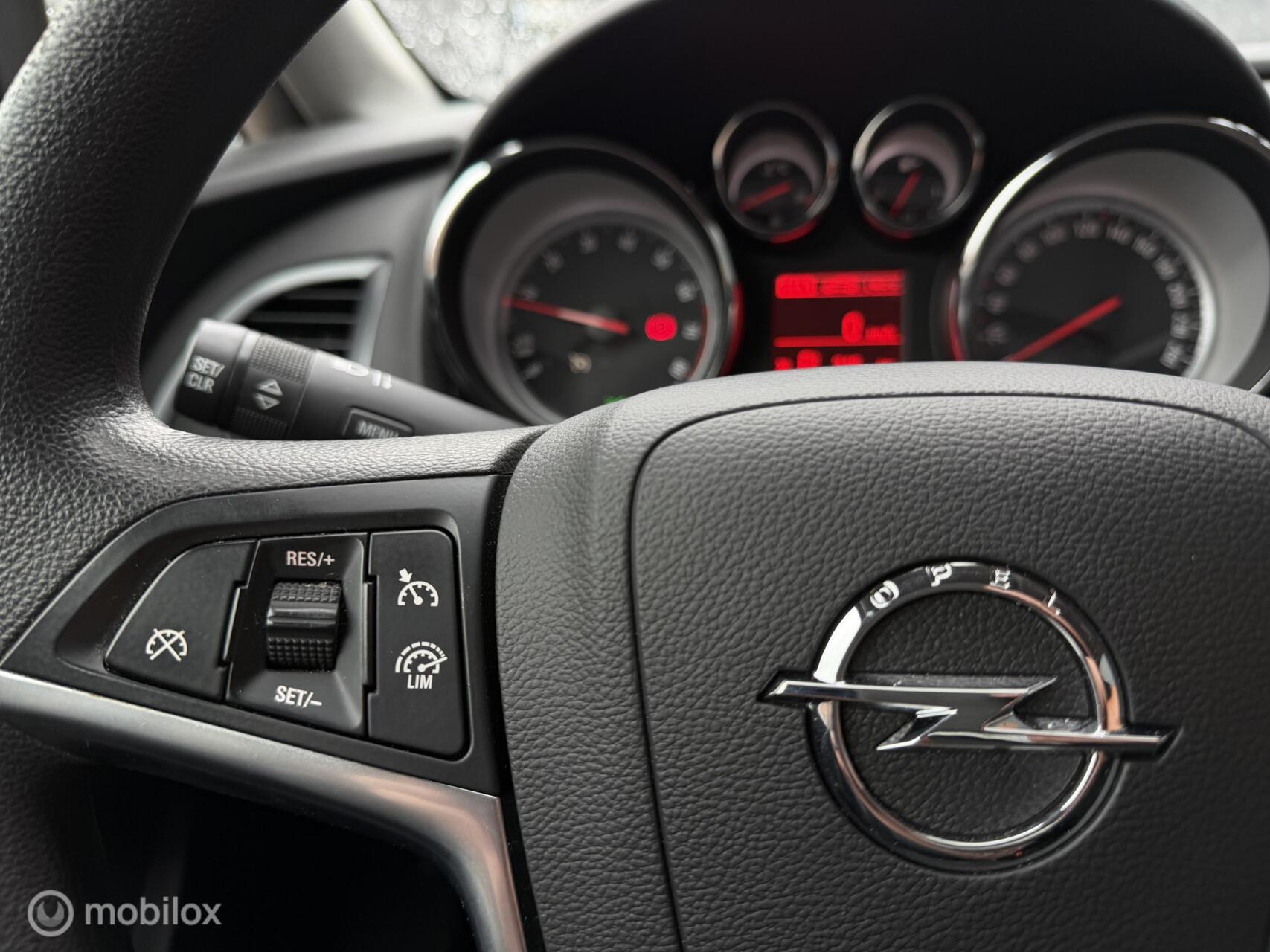 Foto van Opel Astra Notchback