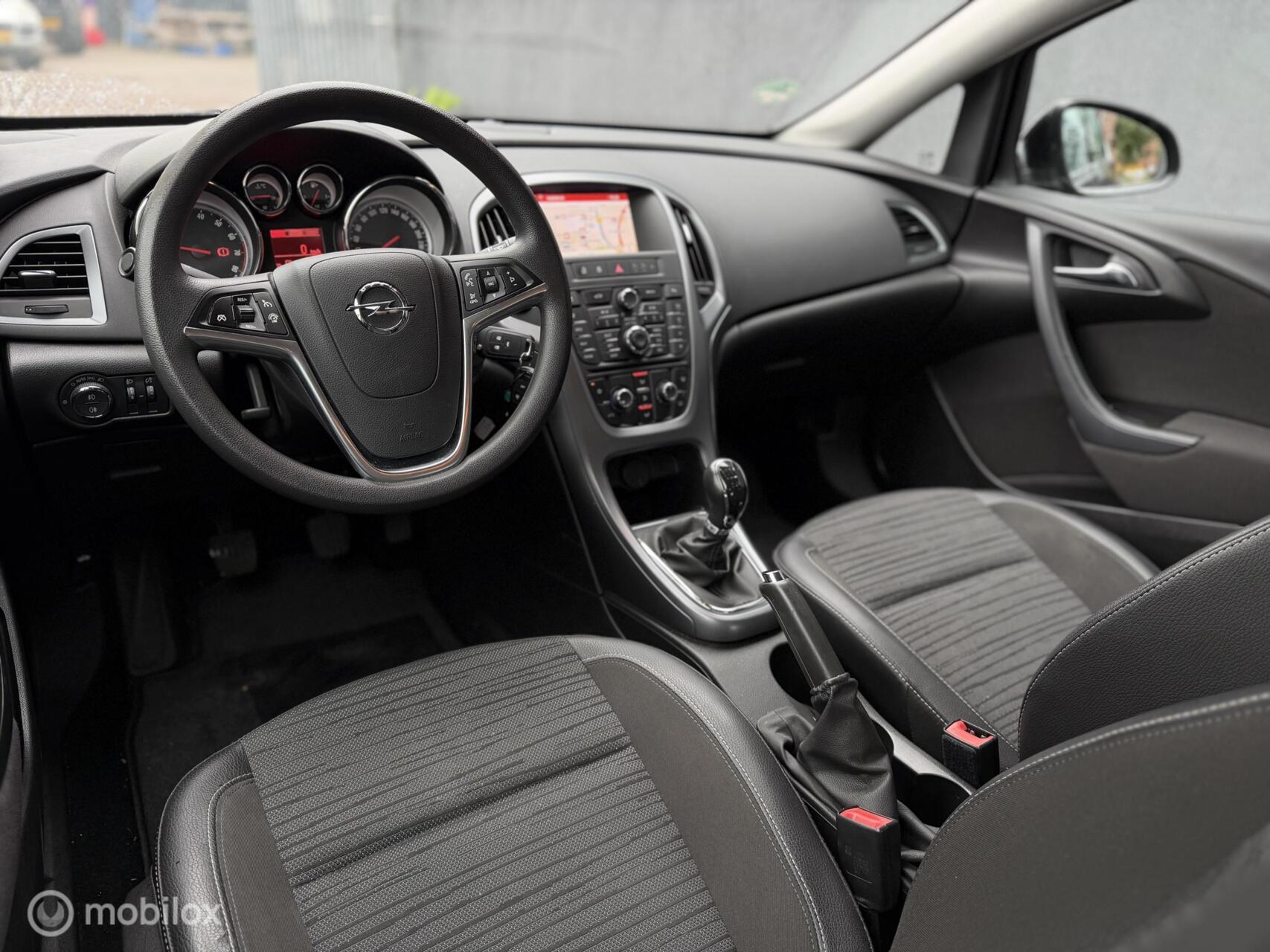 Foto van Opel Astra Notchback