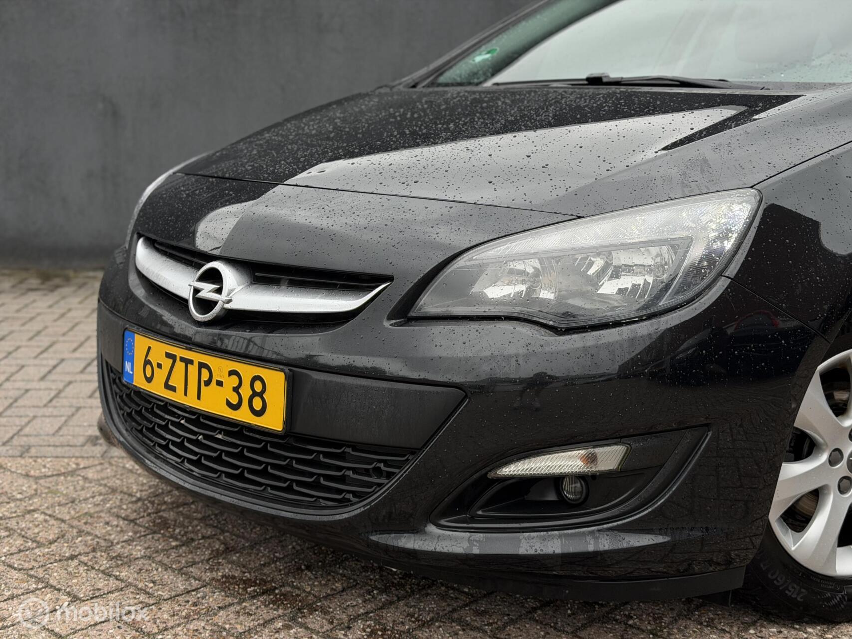 Foto van Opel Astra Notchback