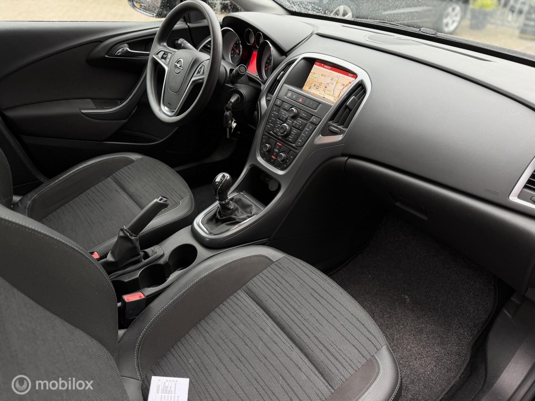 Foto van Opel Astra Notchback