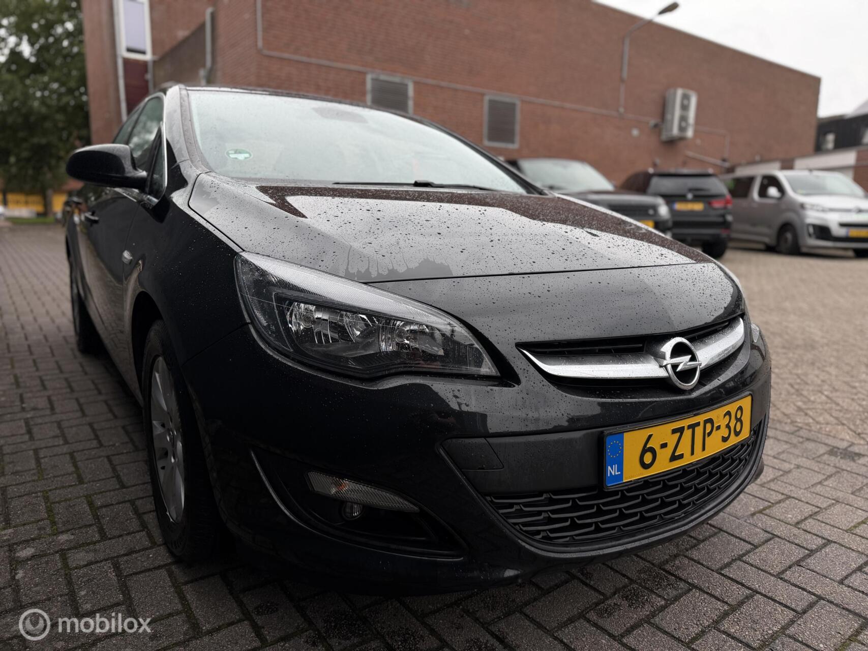 Foto van Opel Astra Notchback