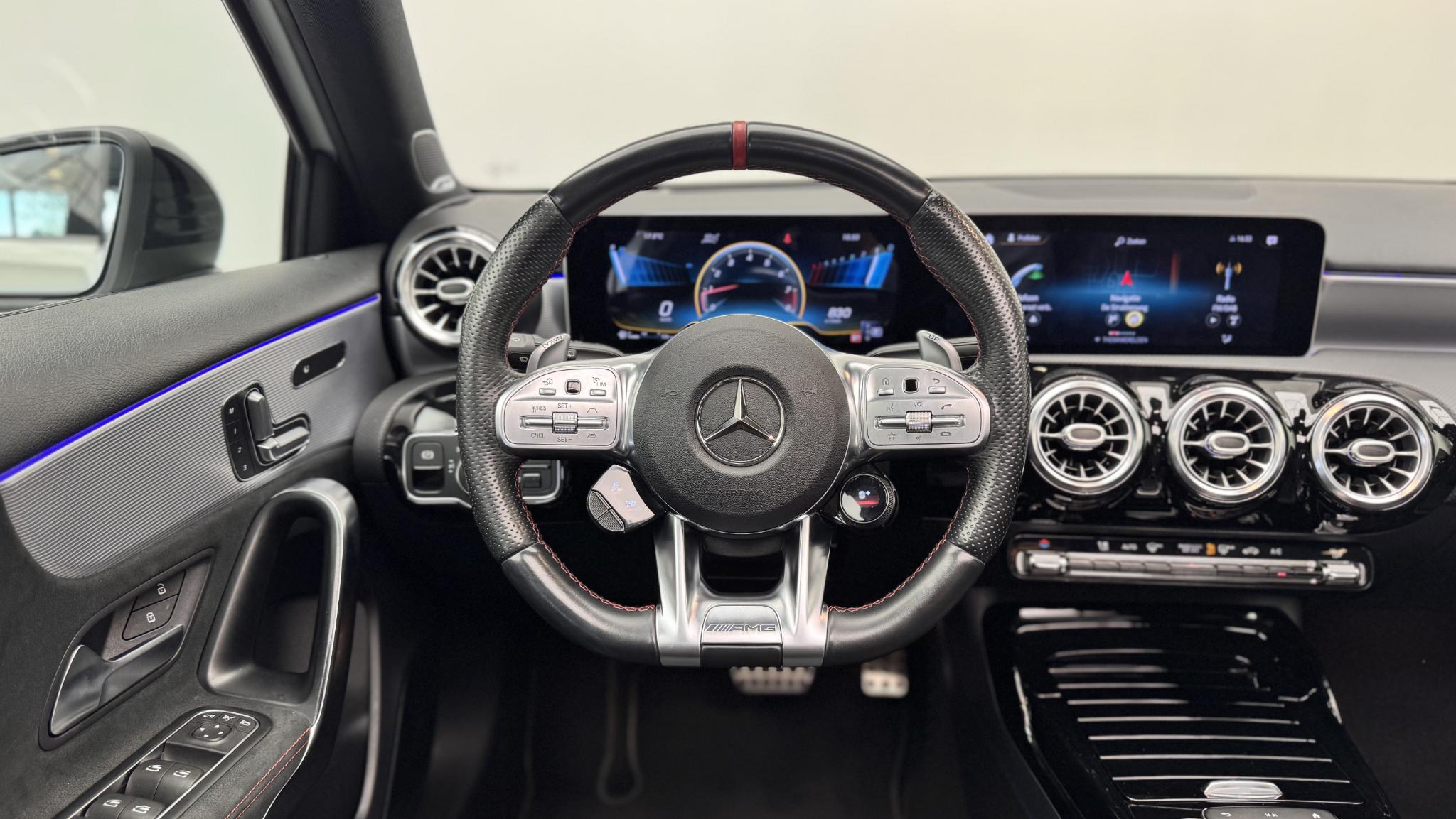 Foto van Mercedes-Benz AMG A 45