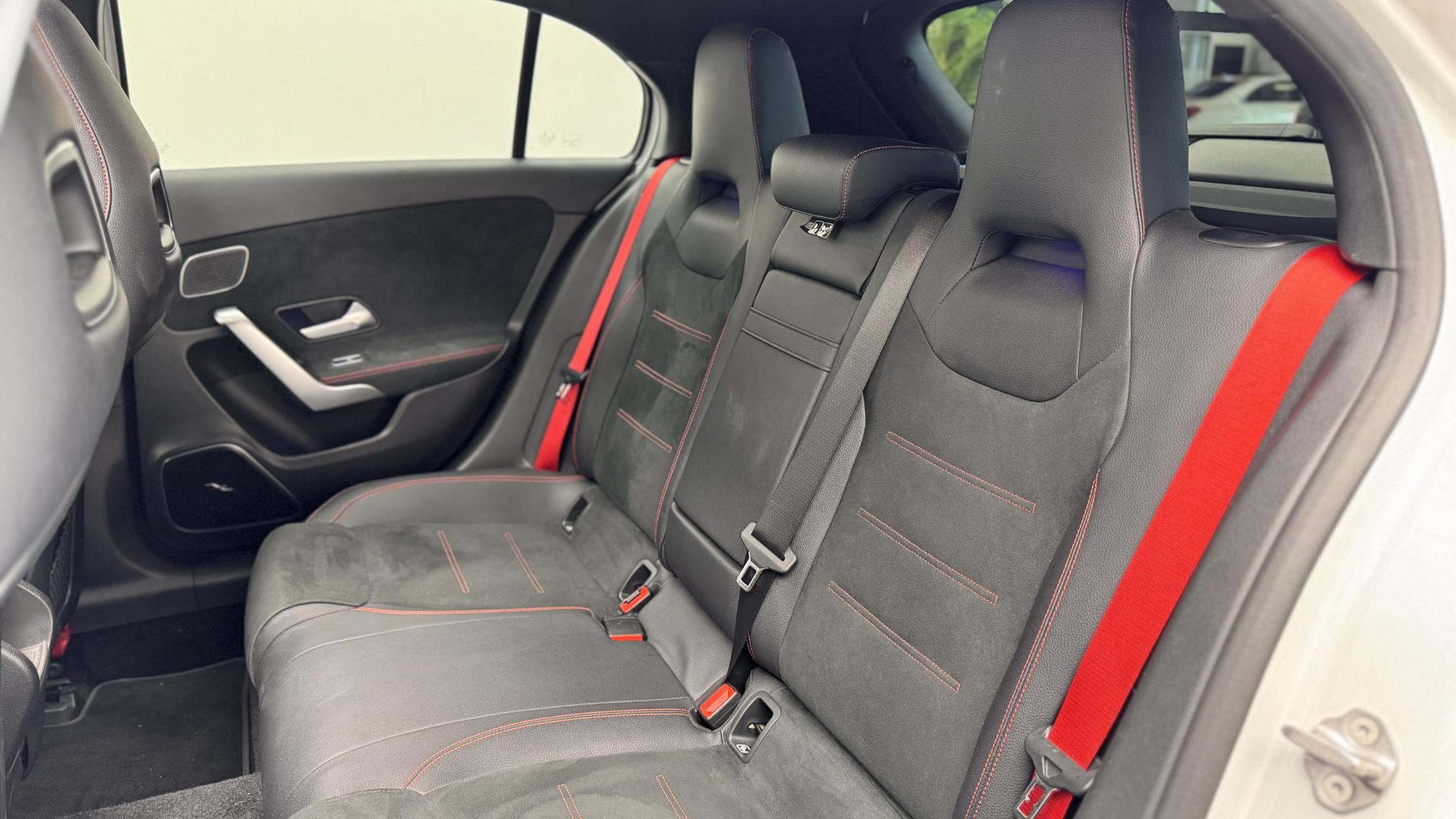 Foto van Mercedes-Benz AMG A 45