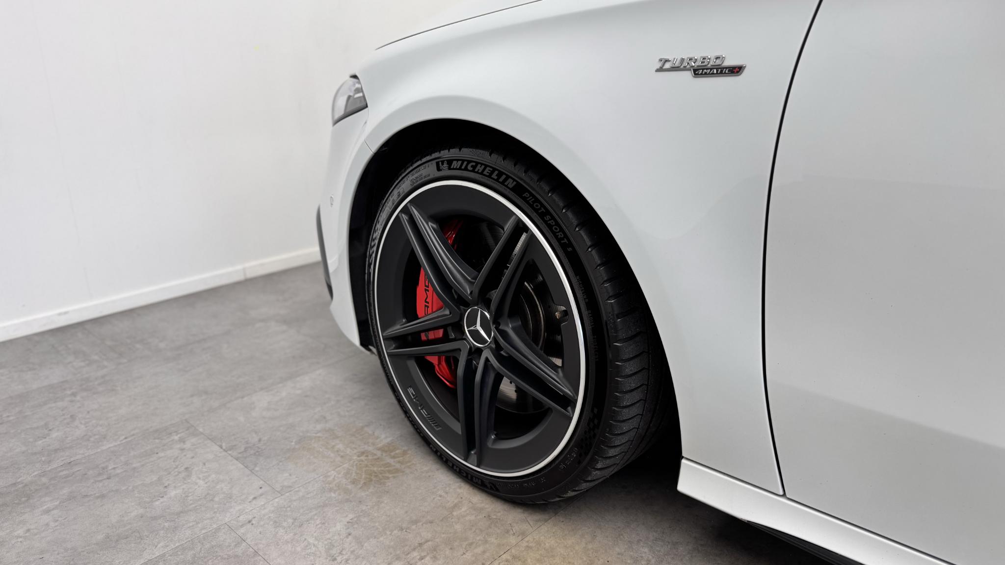Foto van Mercedes-Benz AMG A 45