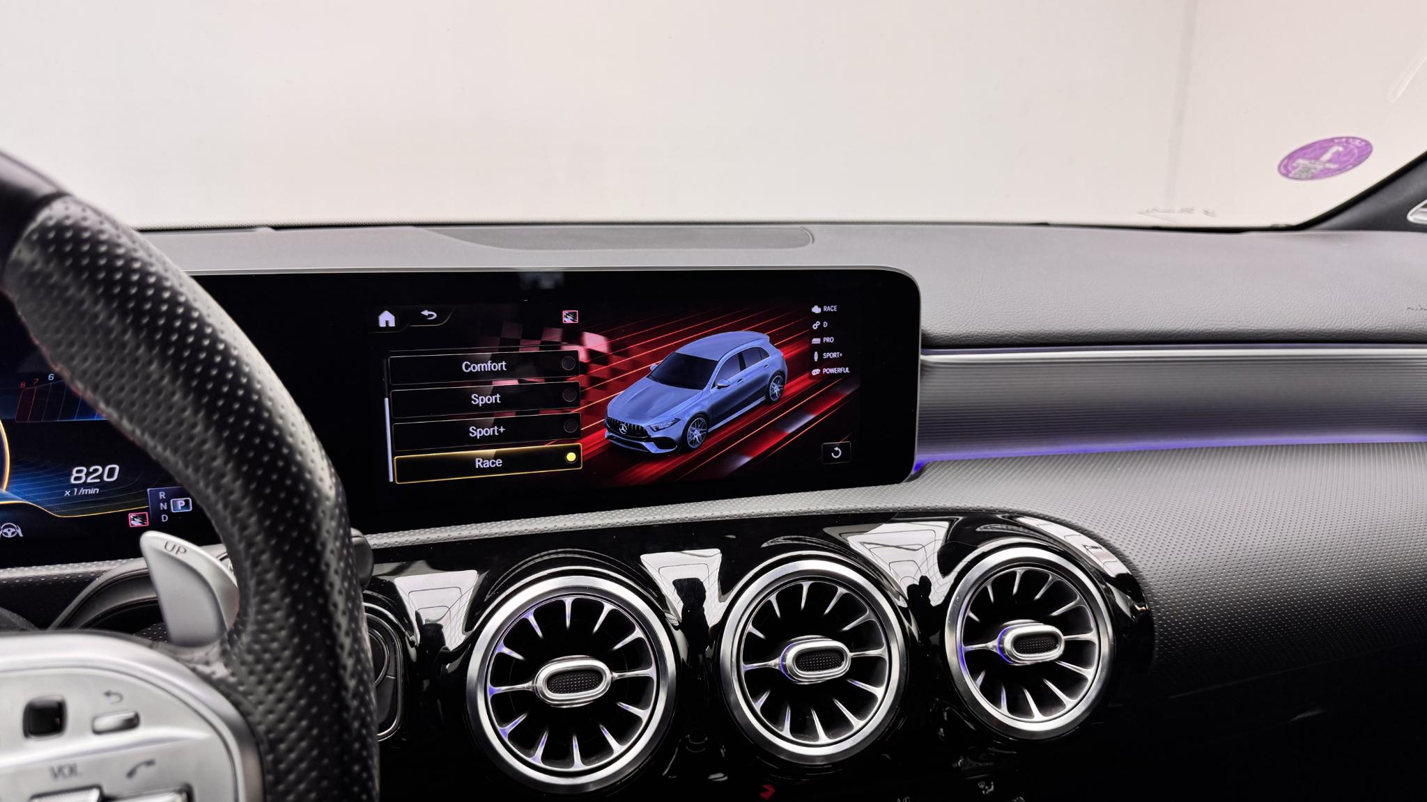 Foto van Mercedes-Benz AMG A 45