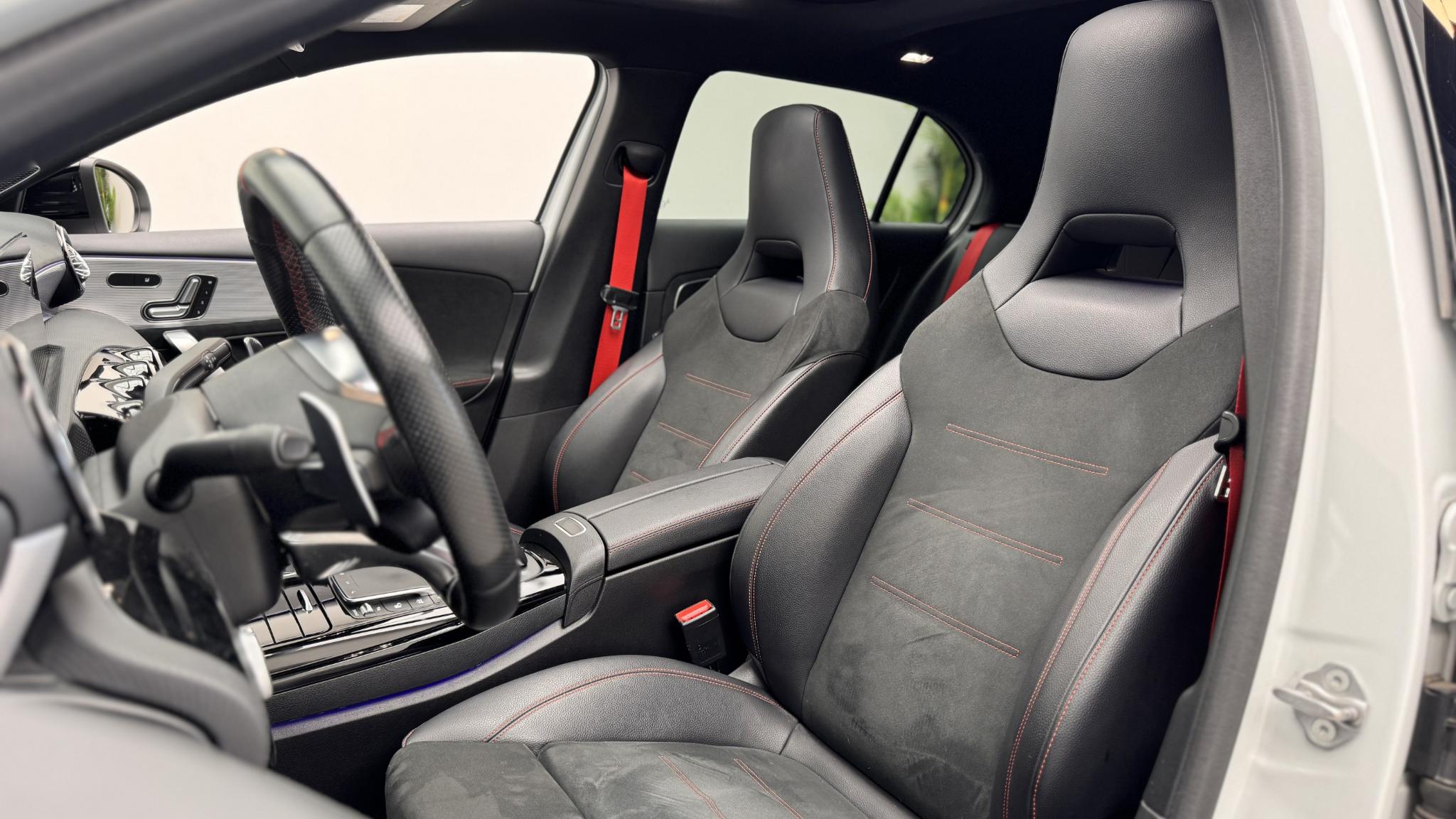 Foto van Mercedes-Benz AMG A 45