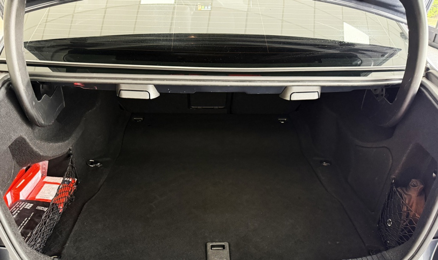Foto van Mercedes-Benz E 200