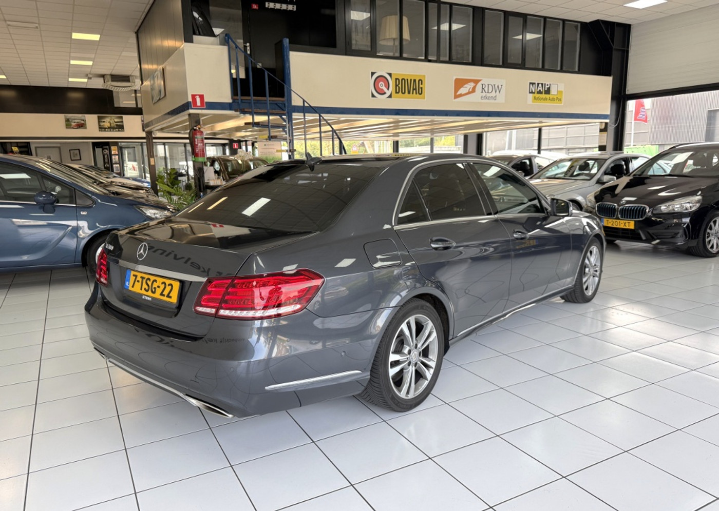 Foto van Mercedes-Benz E 200
