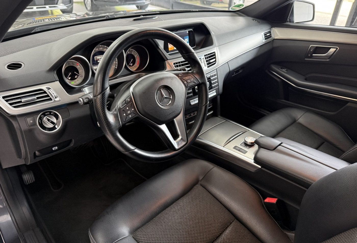 Foto van Mercedes-Benz E 200