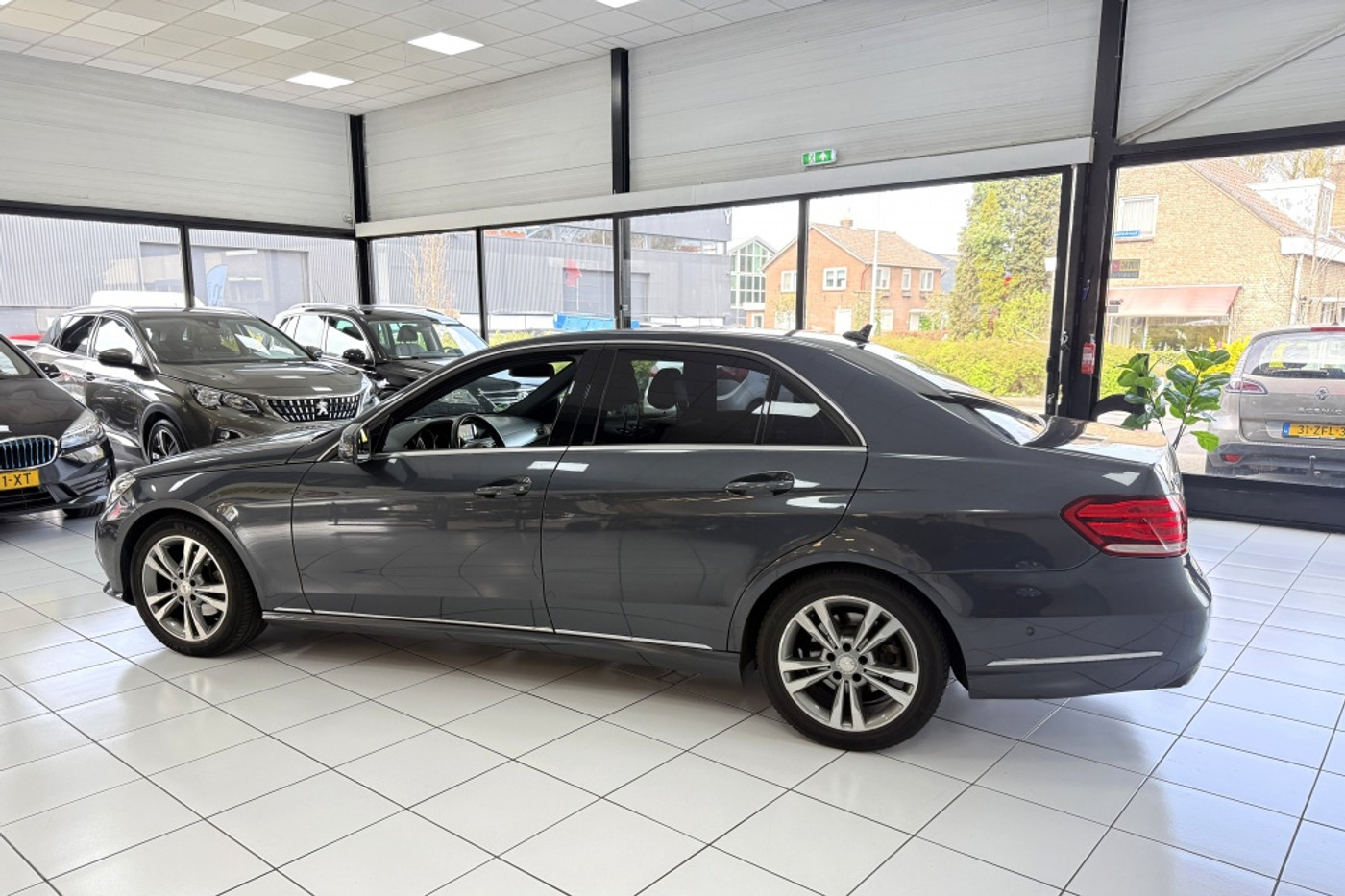 Foto van Mercedes-Benz E 200