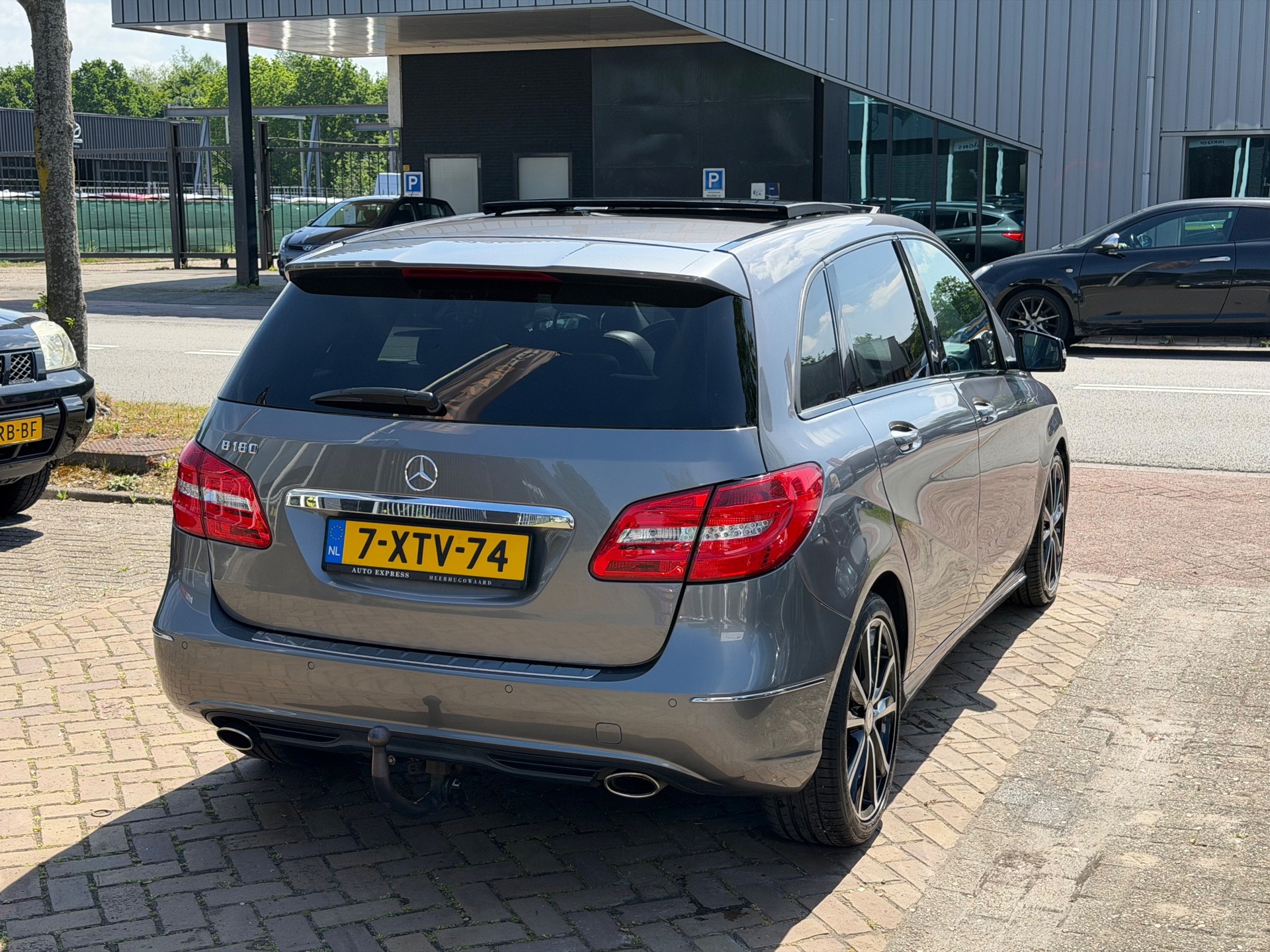 Foto van Mercedes-Benz B 180