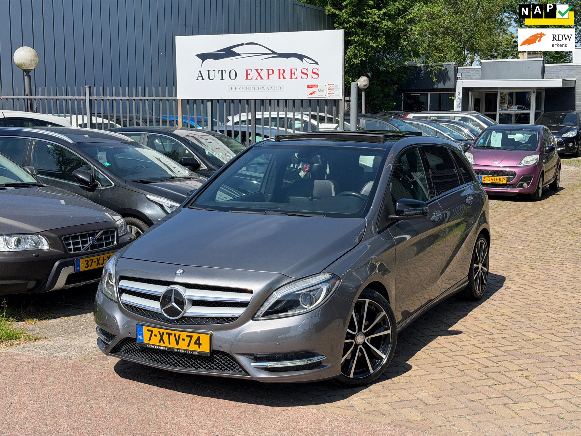 Mercedes-Benz B 180 180 Ambition Aut/Pano Dak/Xzenon/Navi/stoelverwarming/Terekhaak/Nap/6Maanden Garantie 2014 - voorkant