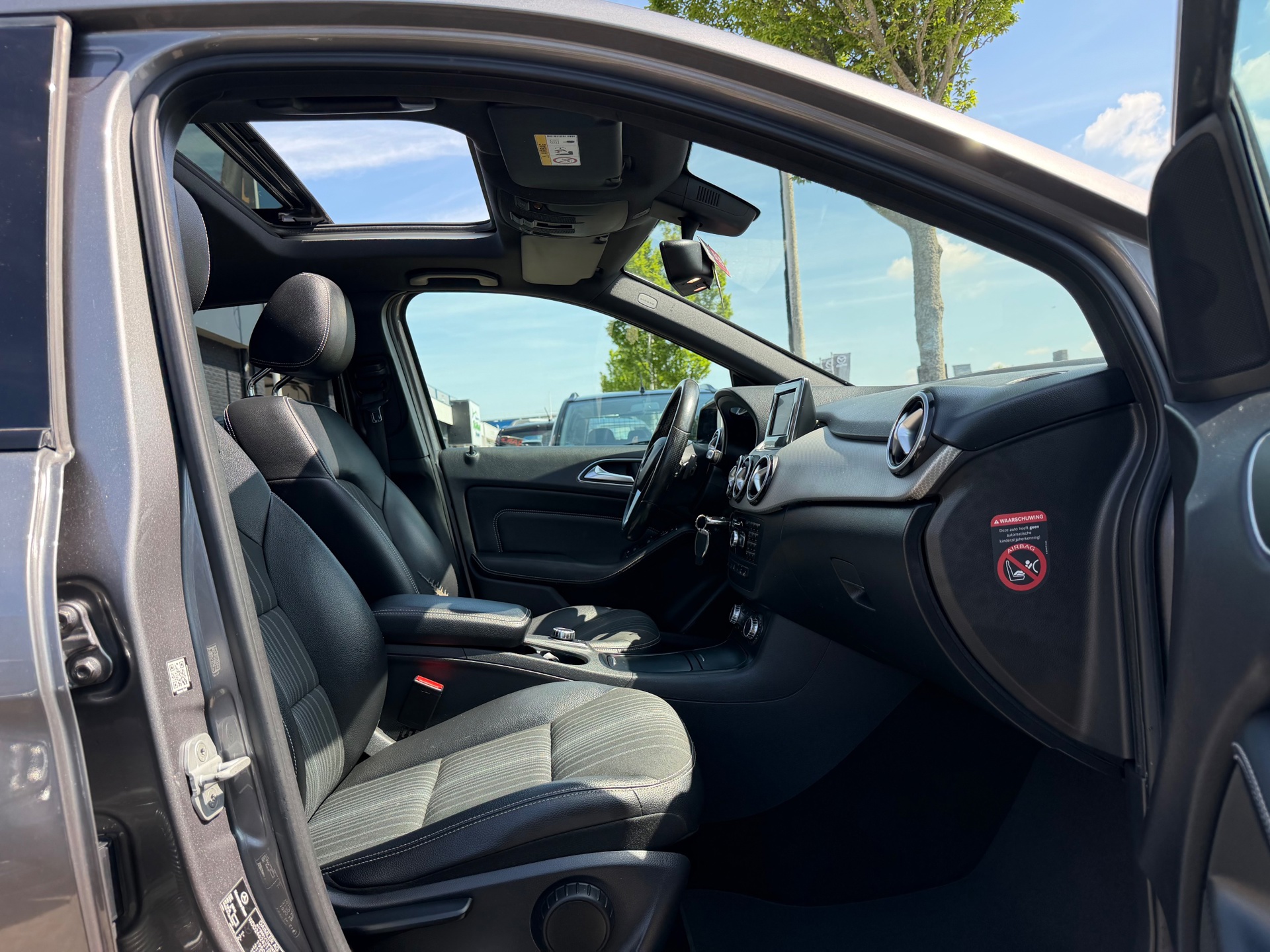 Foto van Mercedes-Benz B 180