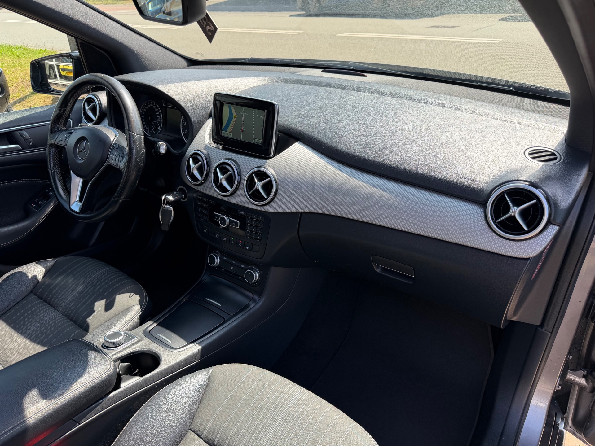 Foto van Mercedes-Benz B 180