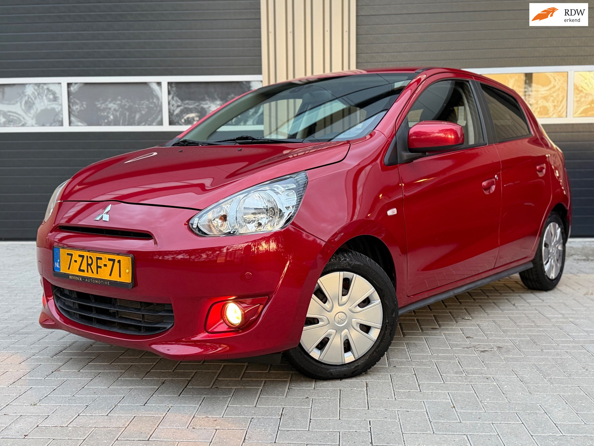 Mitsubishi Mitsubishi Space Star 1.2 Invite | lage km stand | automaat | airco | dealer onderhouden | parkeersensoren 2015 - voorkant