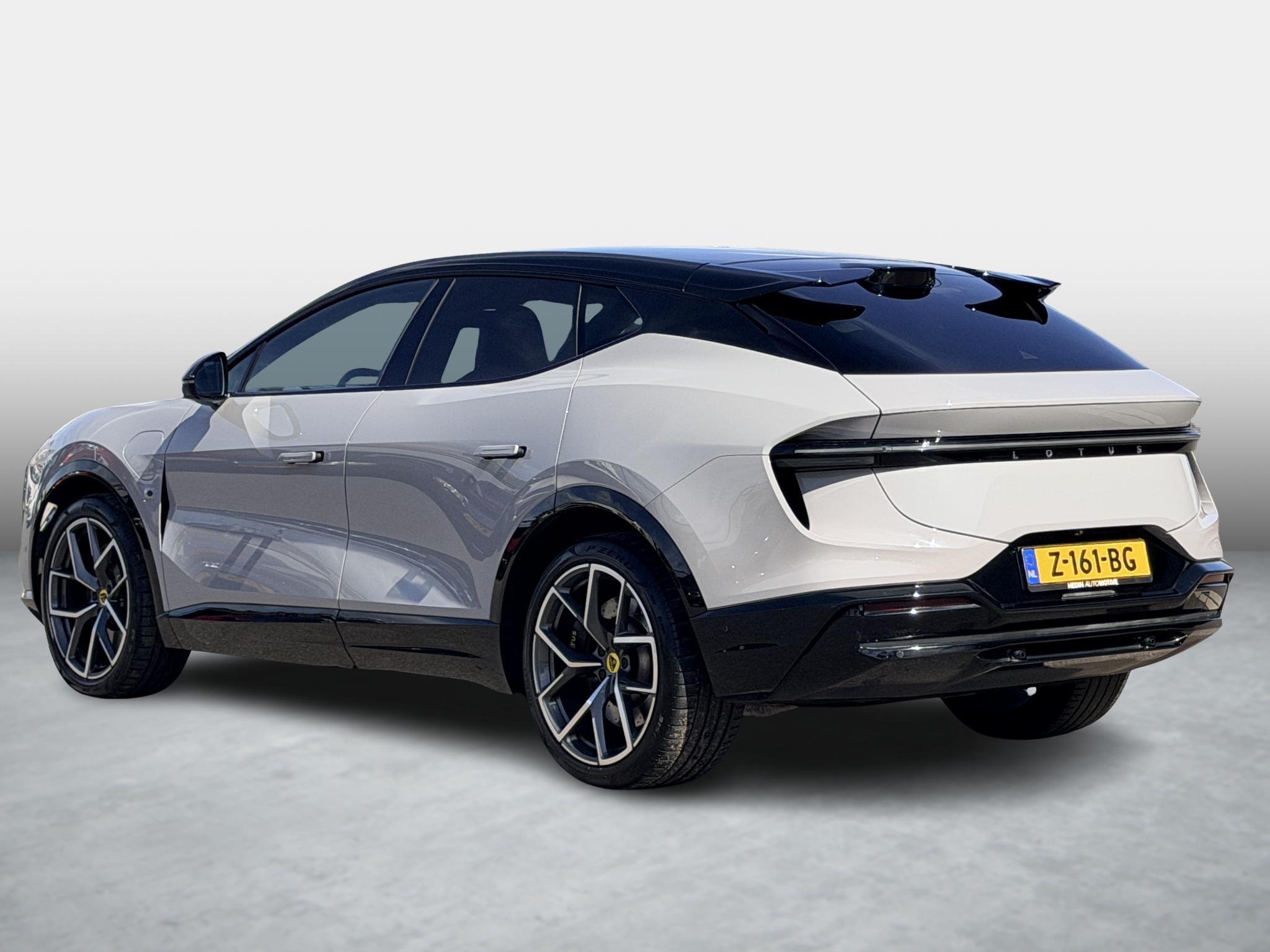 Foto van Lotus Eletre