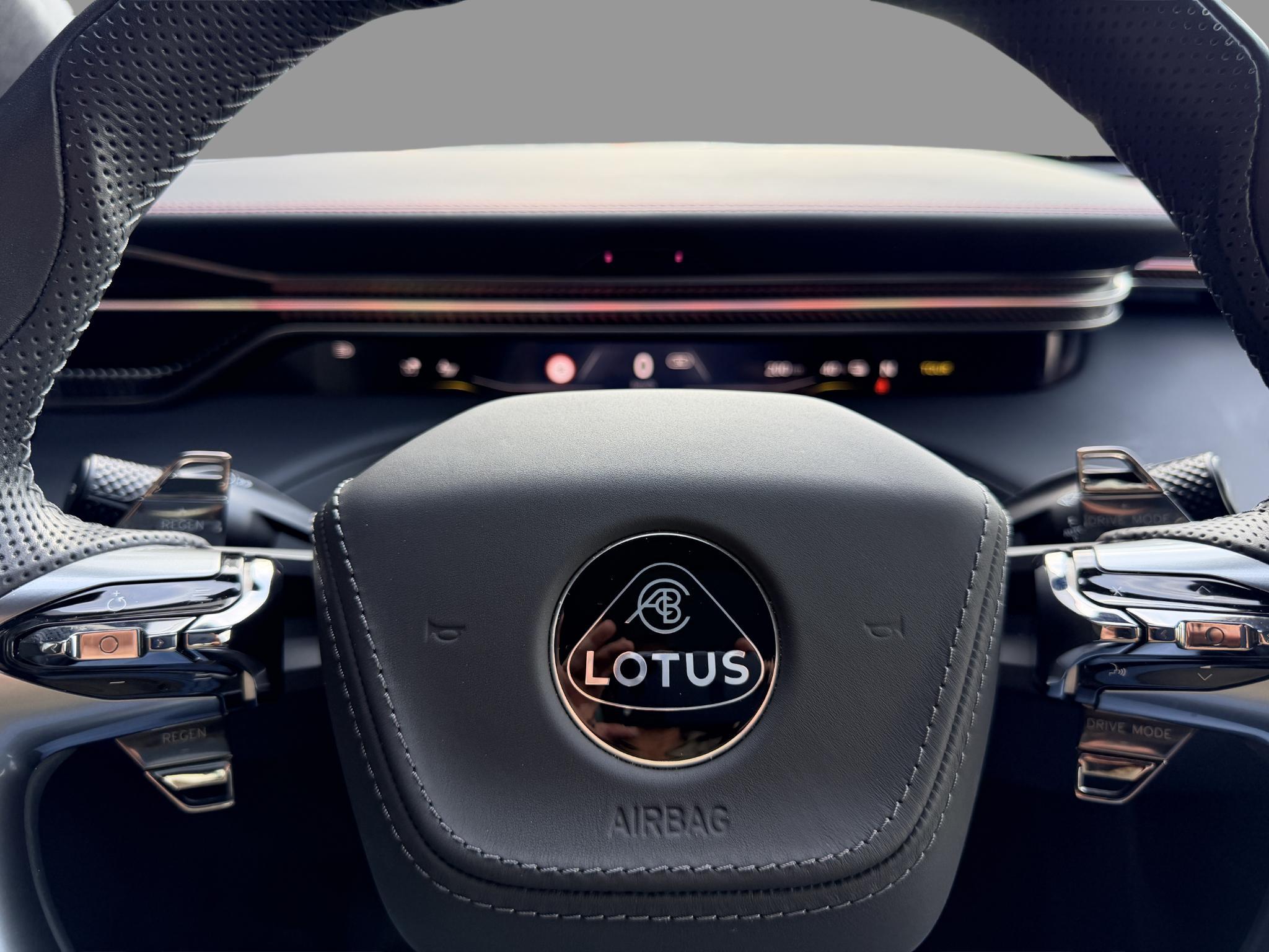Foto van Lotus Eletre