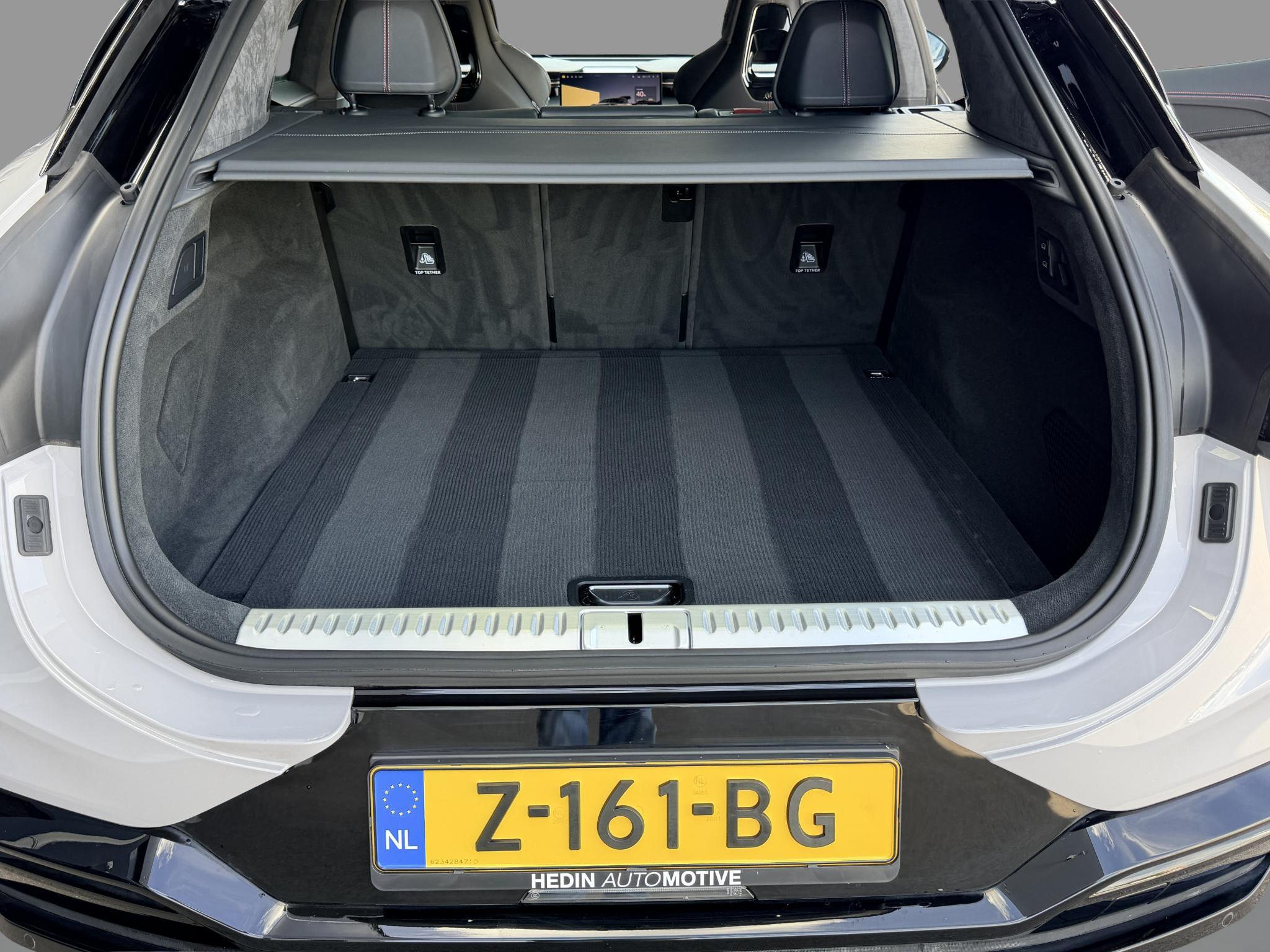Foto van Lotus Eletre