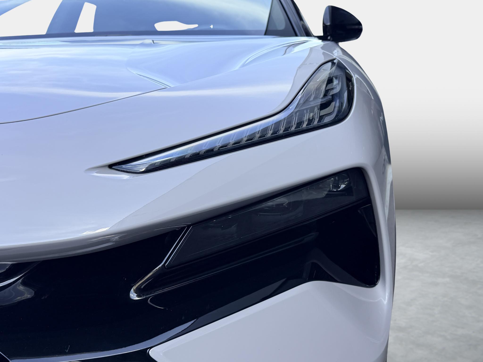 Foto van Lotus Eletre