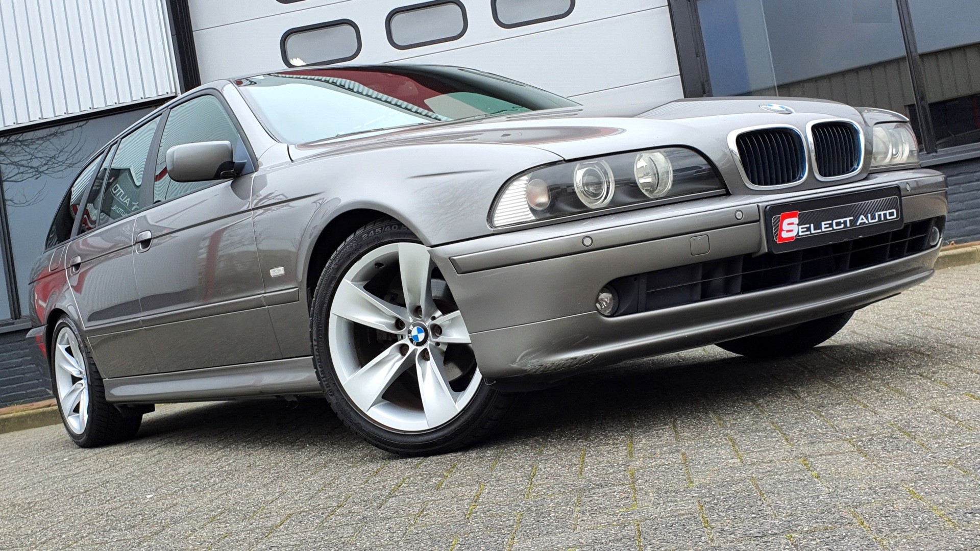 BMW 5-serie Touring 525i Lifestyle Edition *Angeleyes*Leder* 2002 - voorkant