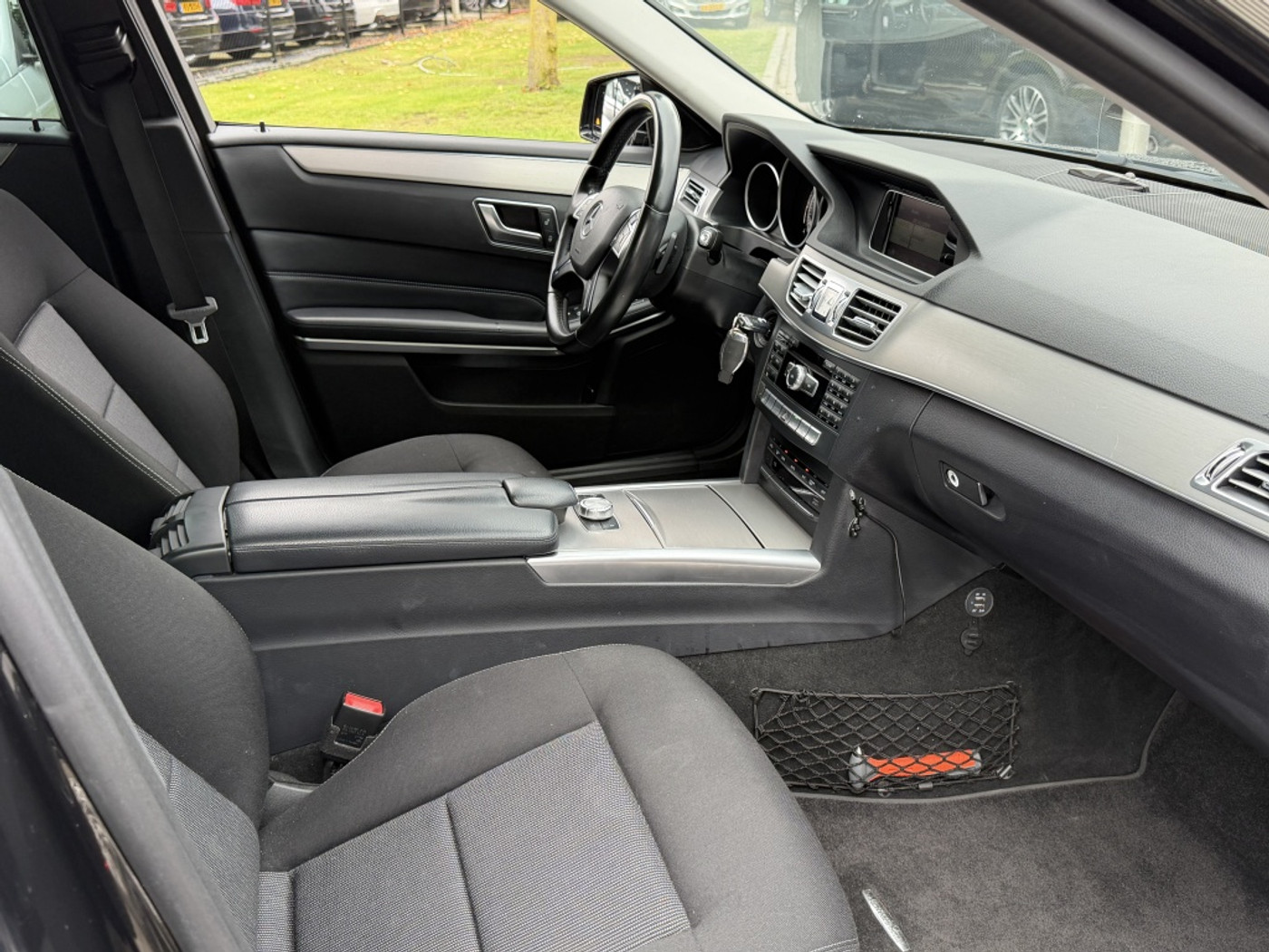 Foto van Mercedes-Benz E 300