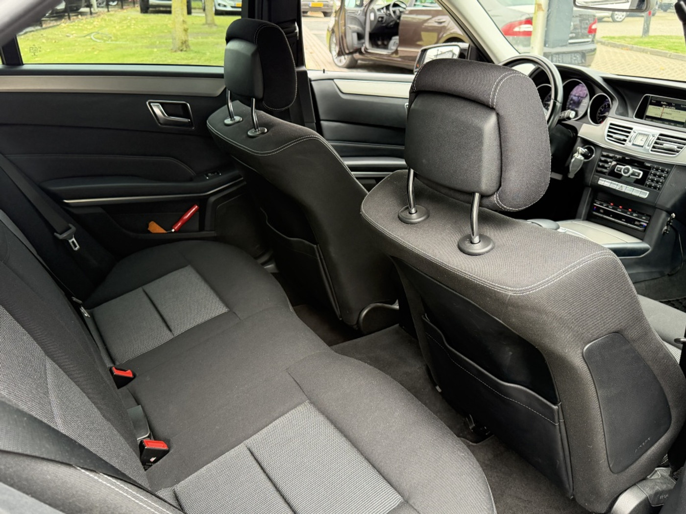 Foto van Mercedes-Benz E 300