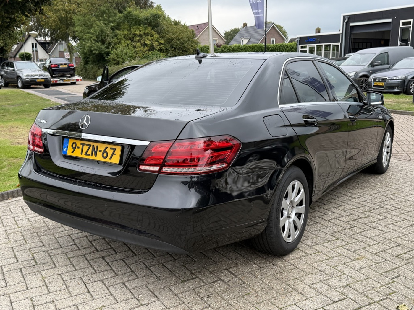 Foto van Mercedes-Benz E 300