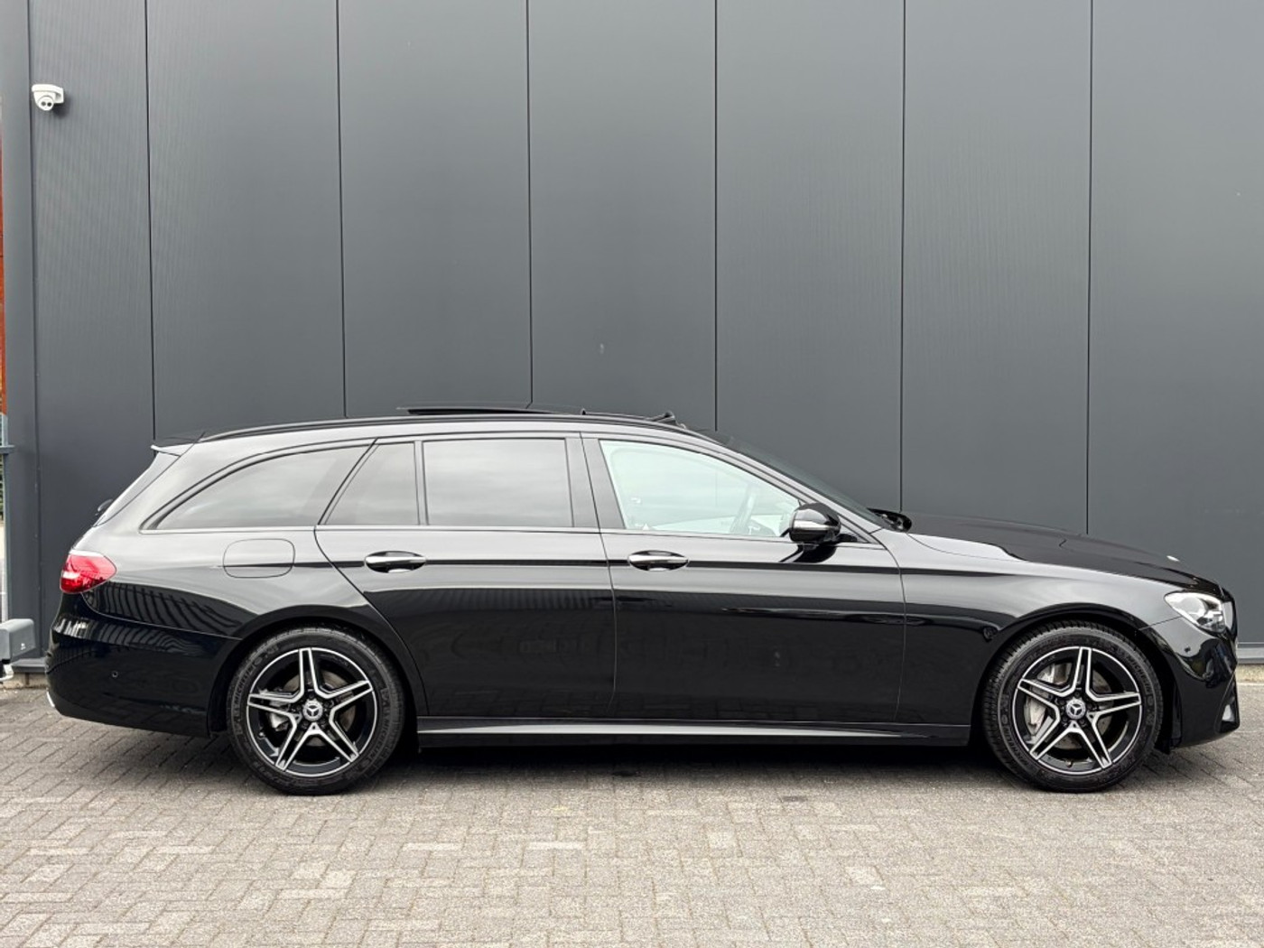 Foto van Mercedes-Benz E 200
