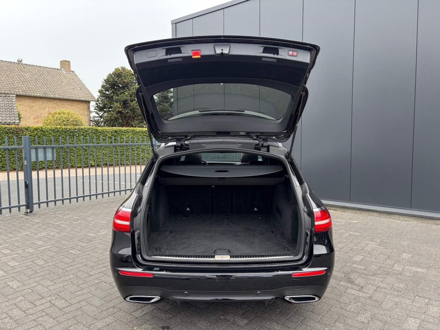 Foto van Mercedes-Benz E 200