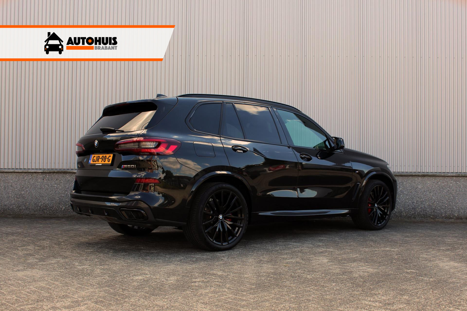 Foto van BMW X5 M50i