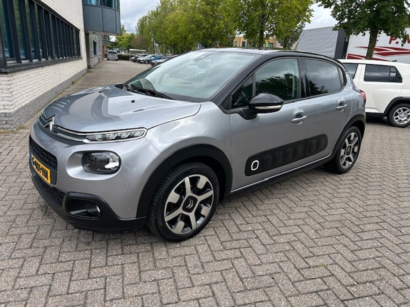 Citroen C3 1.2 PT S&S Shine NAVI CARPLAY CRUISE CAMERA. 2019 - voorkant