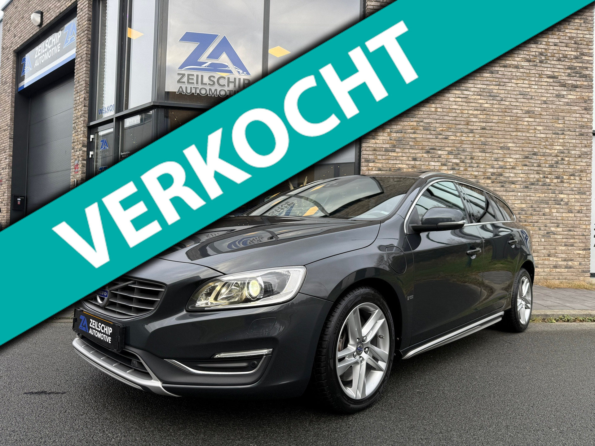 Volvo V60 Twin Engine 2.4 D6 AWD Twin Engine Summum |Pano|Camera|Memory|NAP|VOL 2015 - voorkant