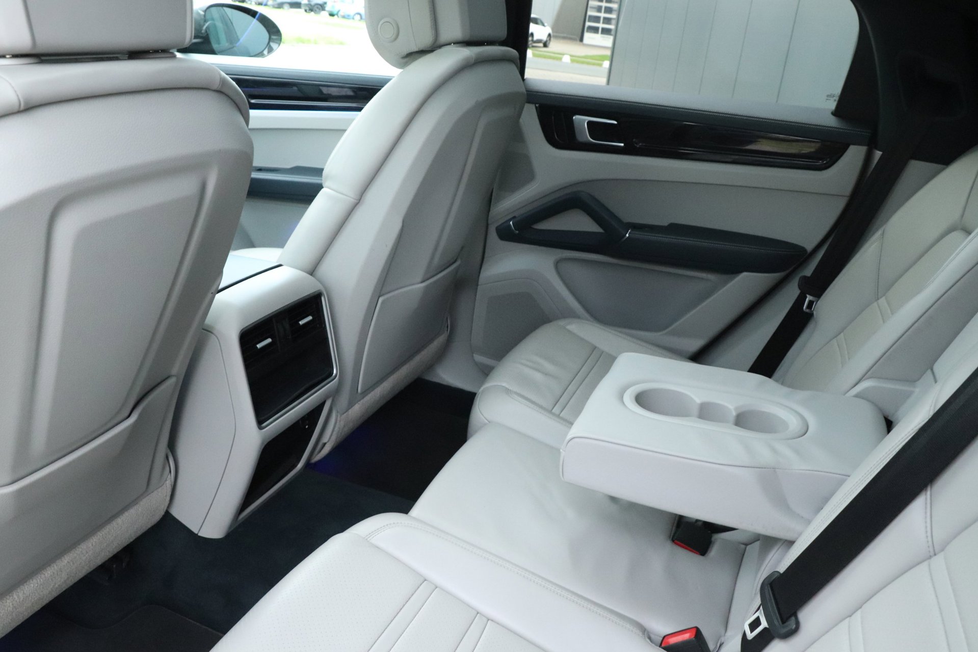 Foto van Porsche Cayenne E-hybrid