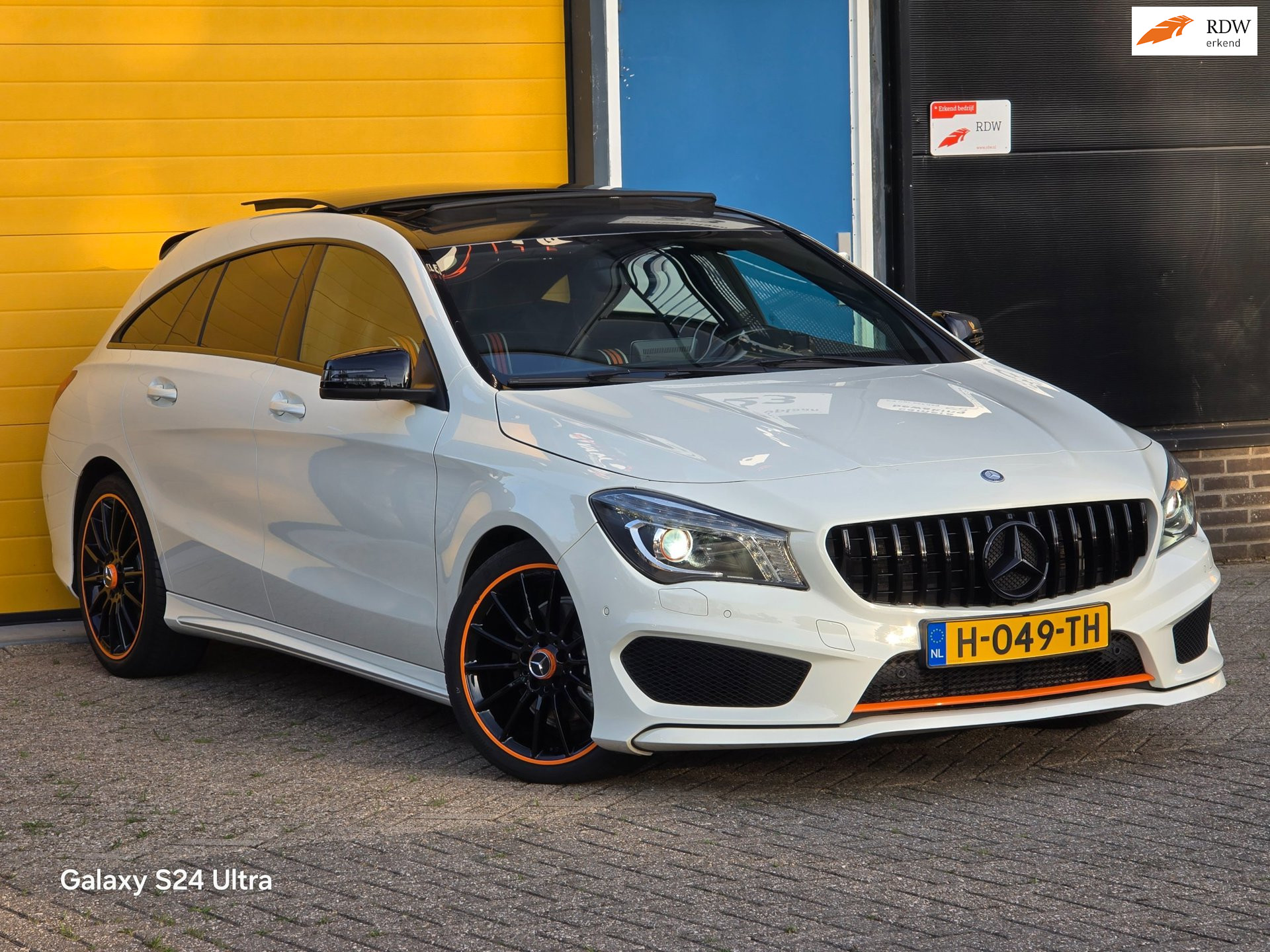 Mercedes-Benz Cla 200 200 OrangeArt Edition / 156 PK / AUT / Navi / Airco / Open Panoramadak / Xenon / Pdc 2015 - voorkant