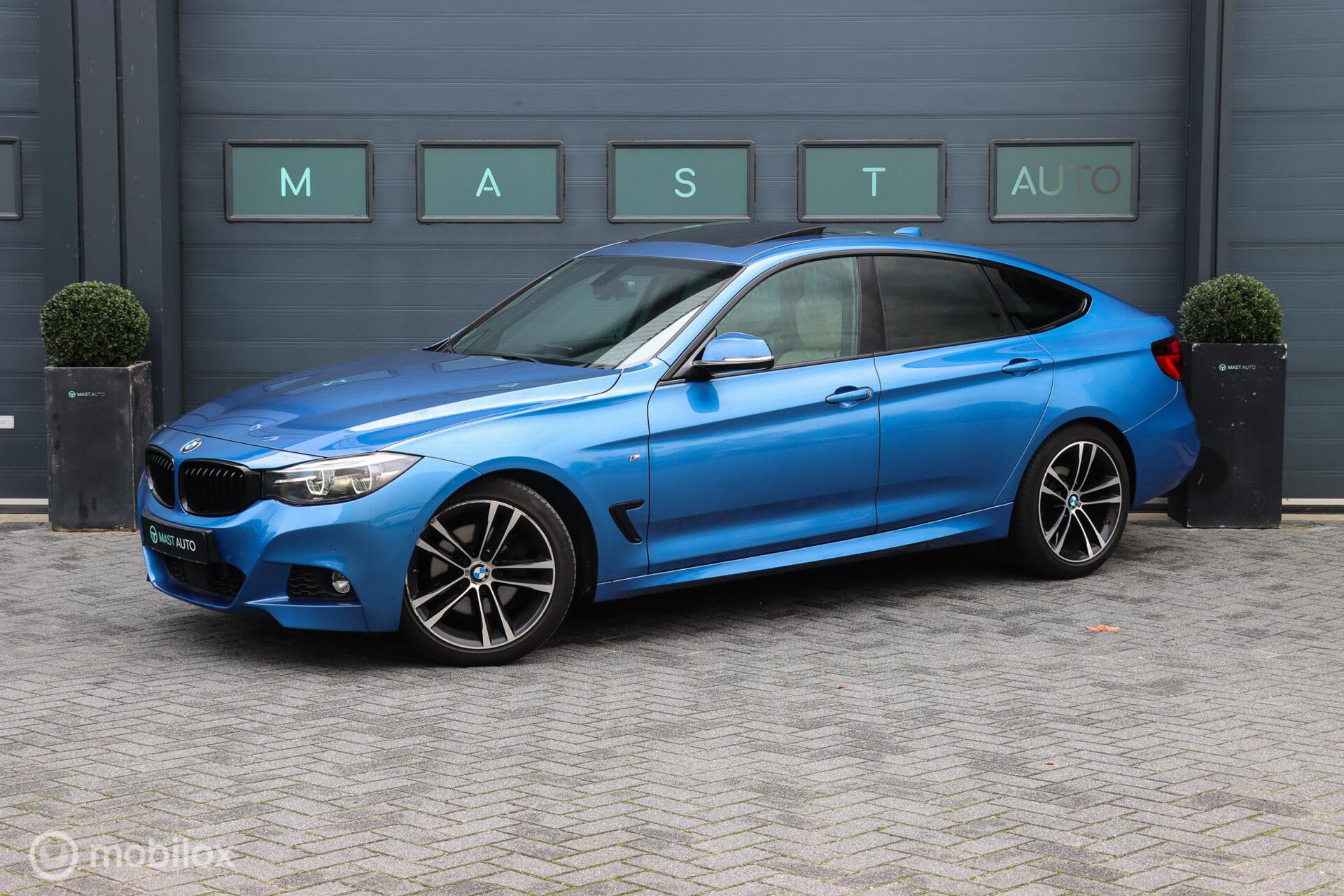 BMW 330i 330i High Executive 2020 - voorkant