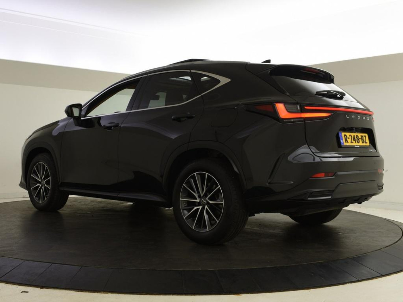 Foto van Lexus Lexus Nx350h