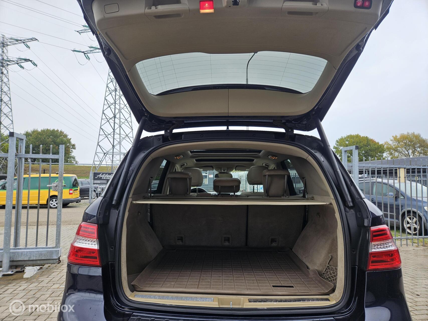 Foto van Mercedes-Benz ML 350