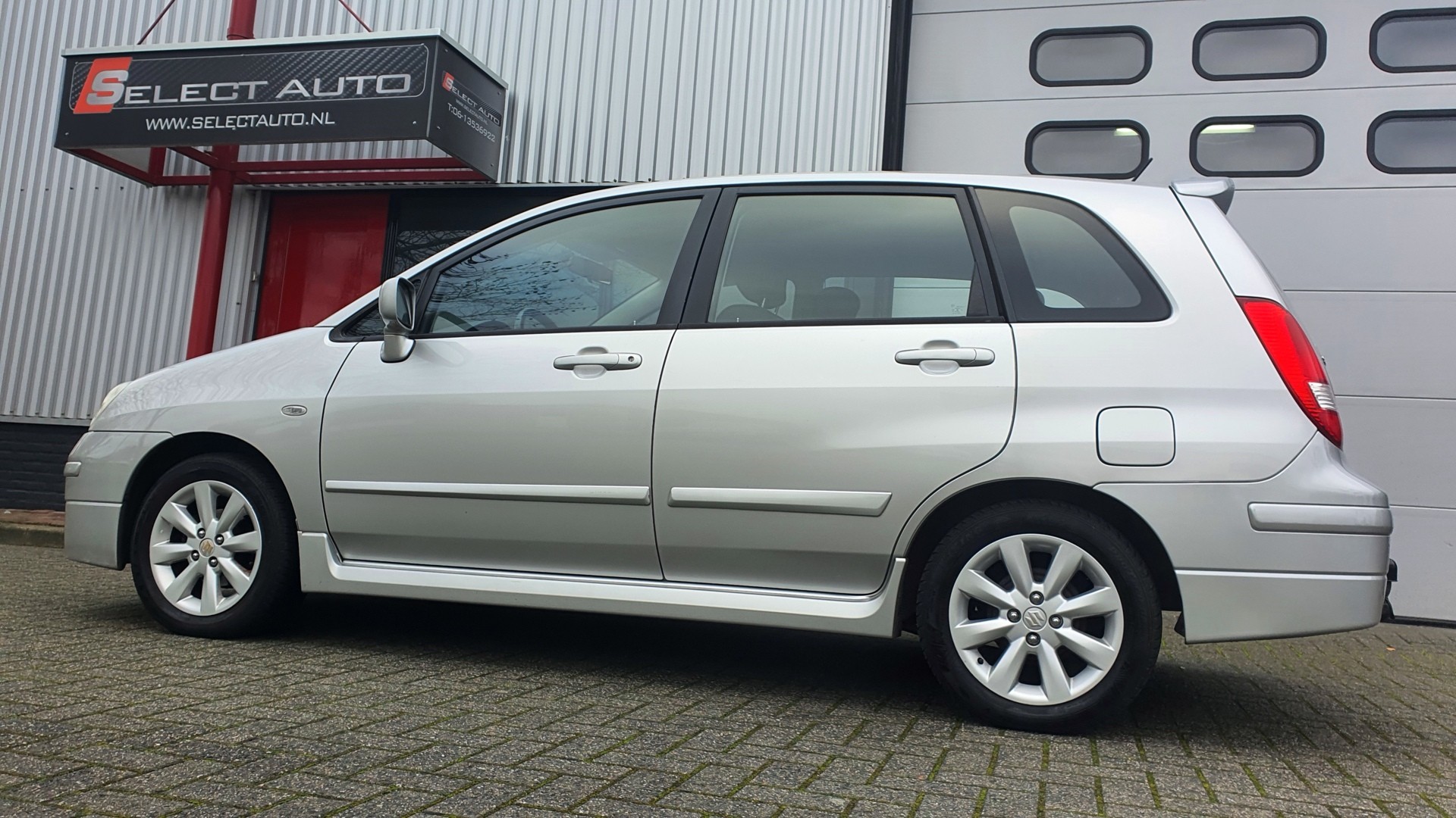Foto van Suzuki Liana