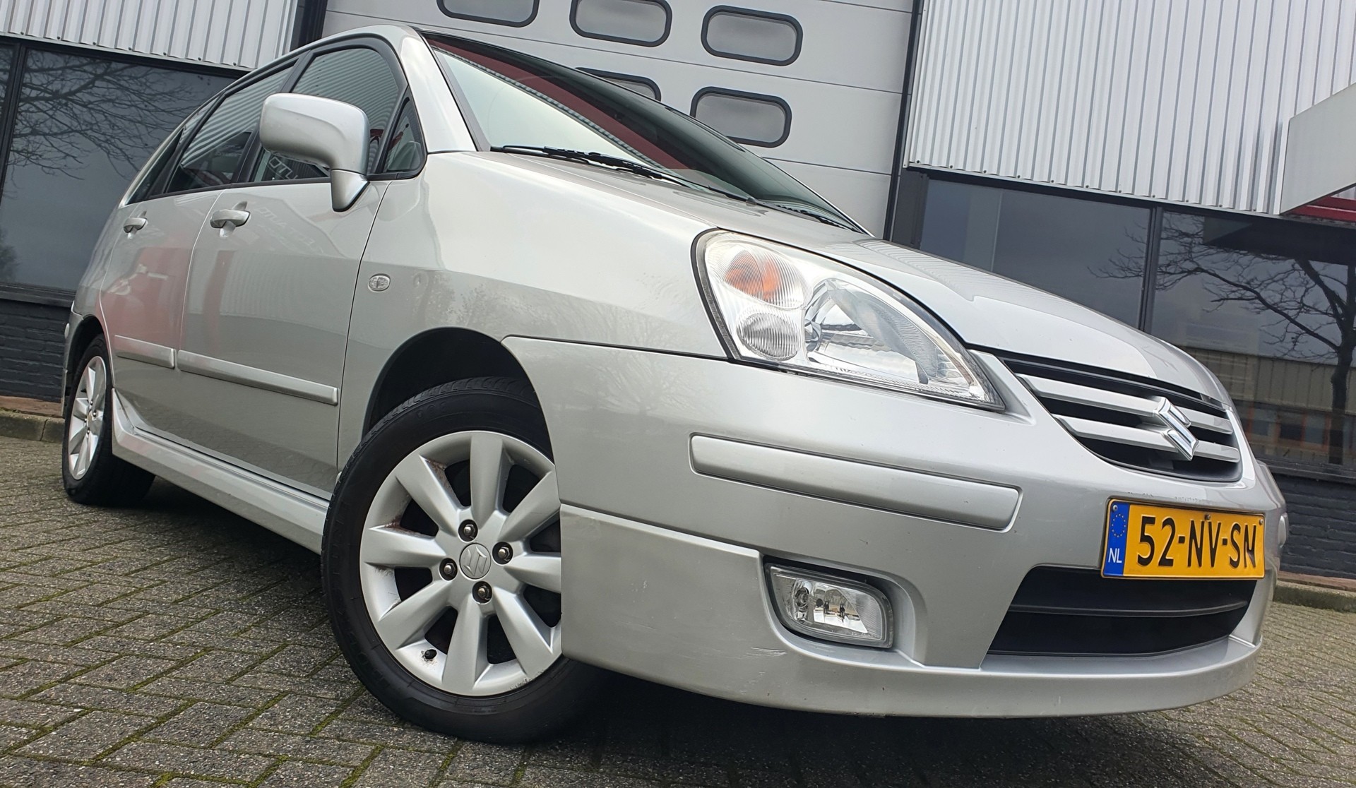 Foto van Suzuki Liana