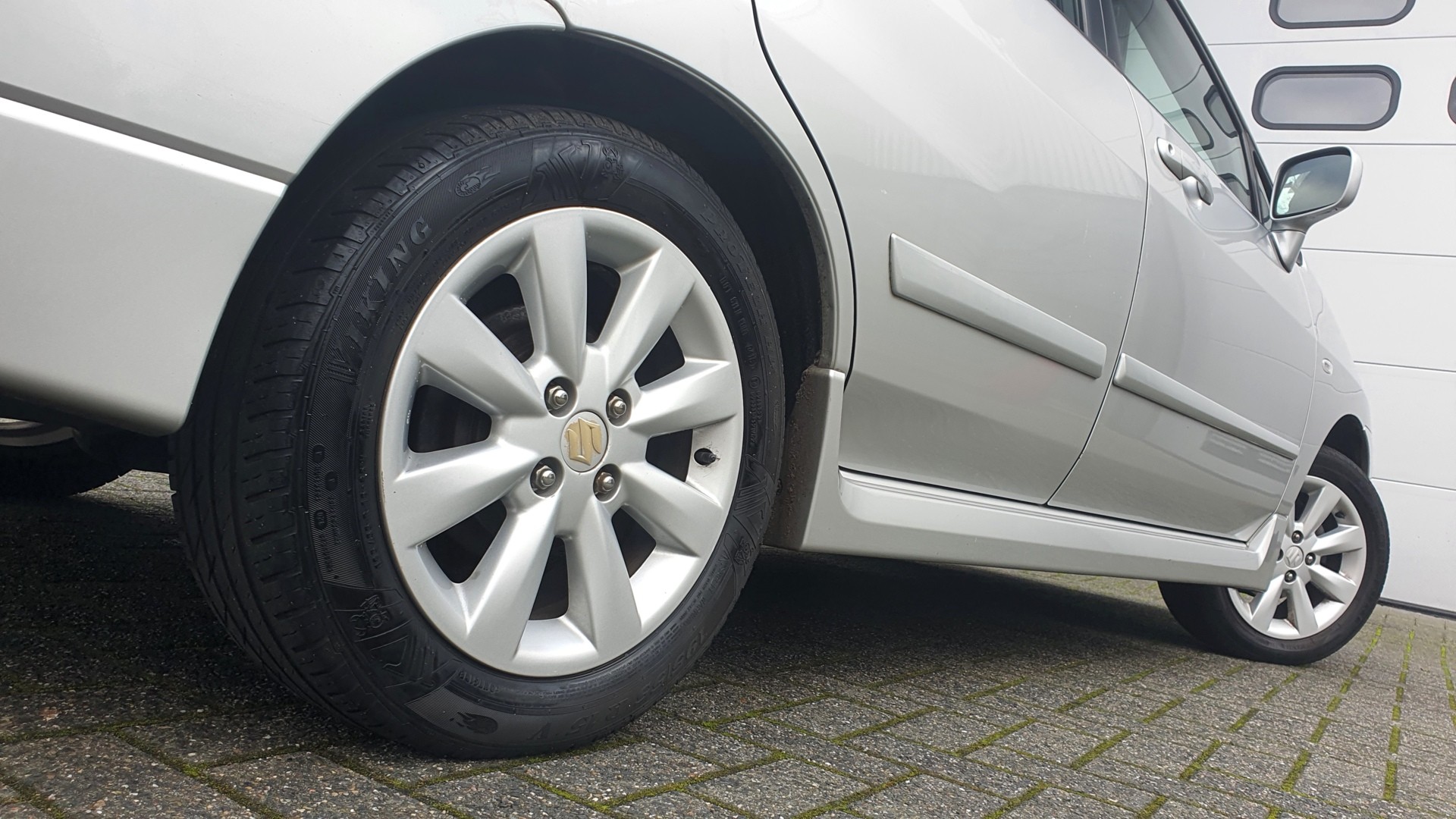 Foto van Suzuki Liana