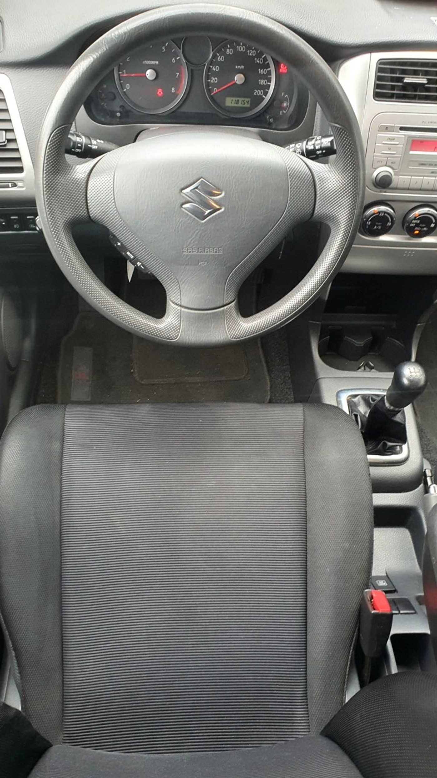 Foto van Suzuki Liana
