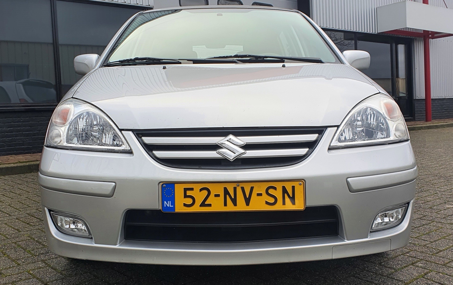 Foto van Suzuki Liana