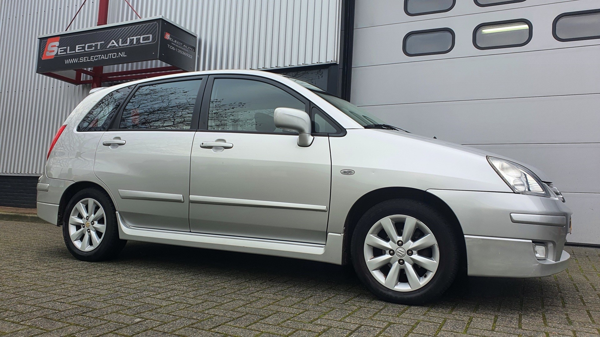 Foto van Suzuki Liana