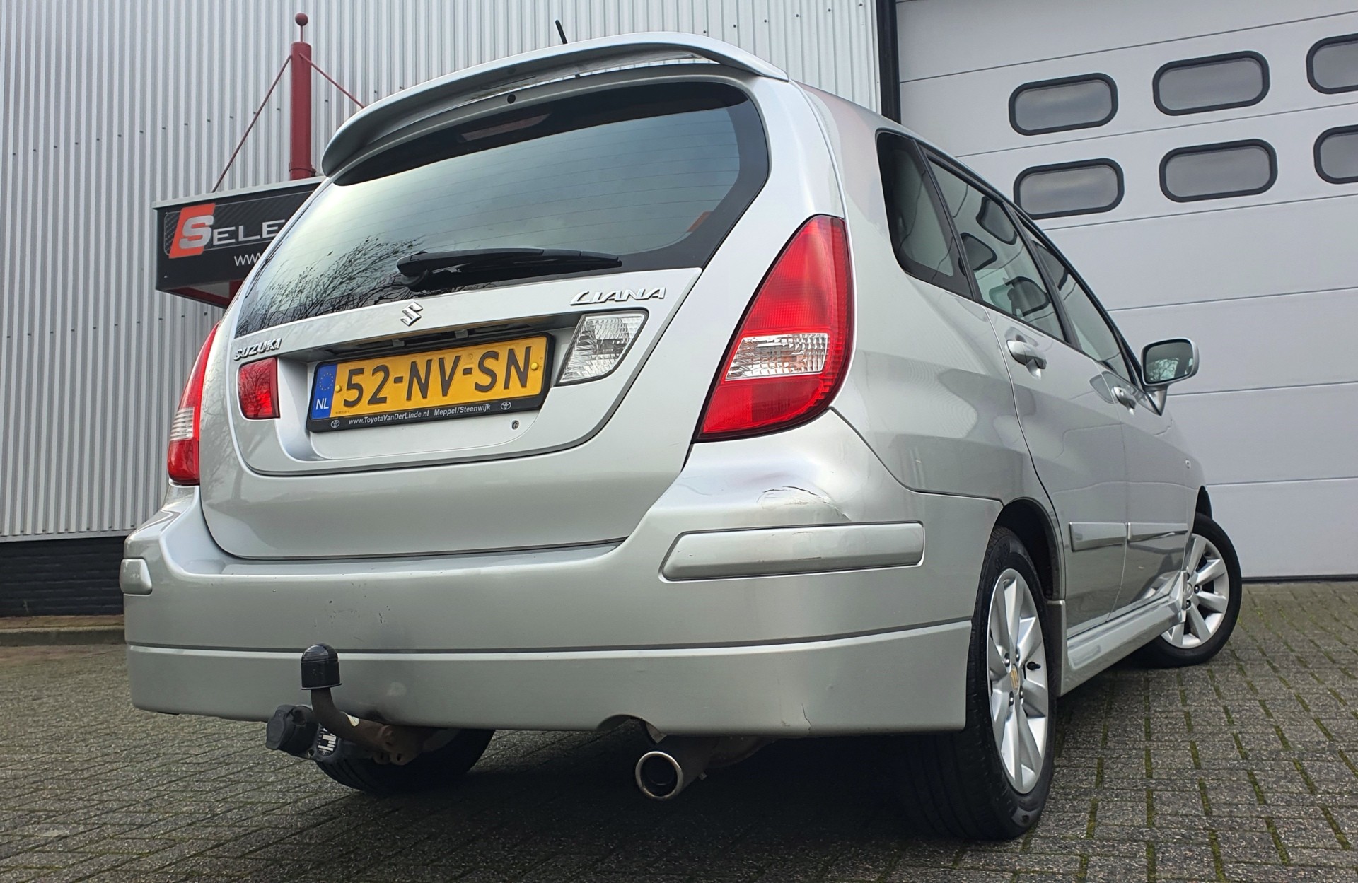 Foto van Suzuki Liana