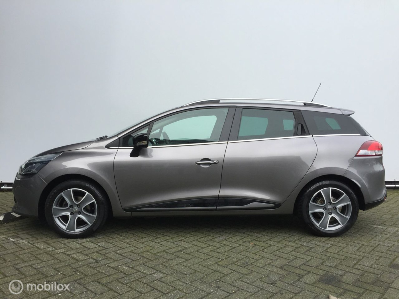 Renault Clio Estate - 1.5 dCi ECO Night&Day * trekhaak + 14% bijtelling tot 01-2021 2015 - voorkant