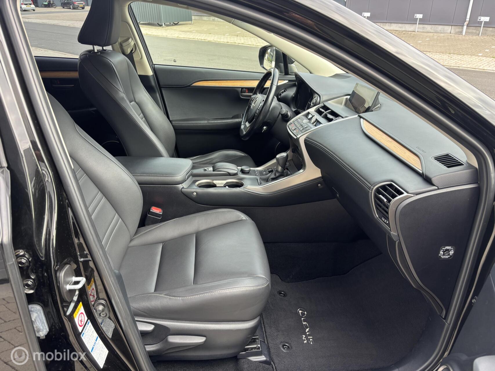 Foto van Lexus Lexus Nx300h