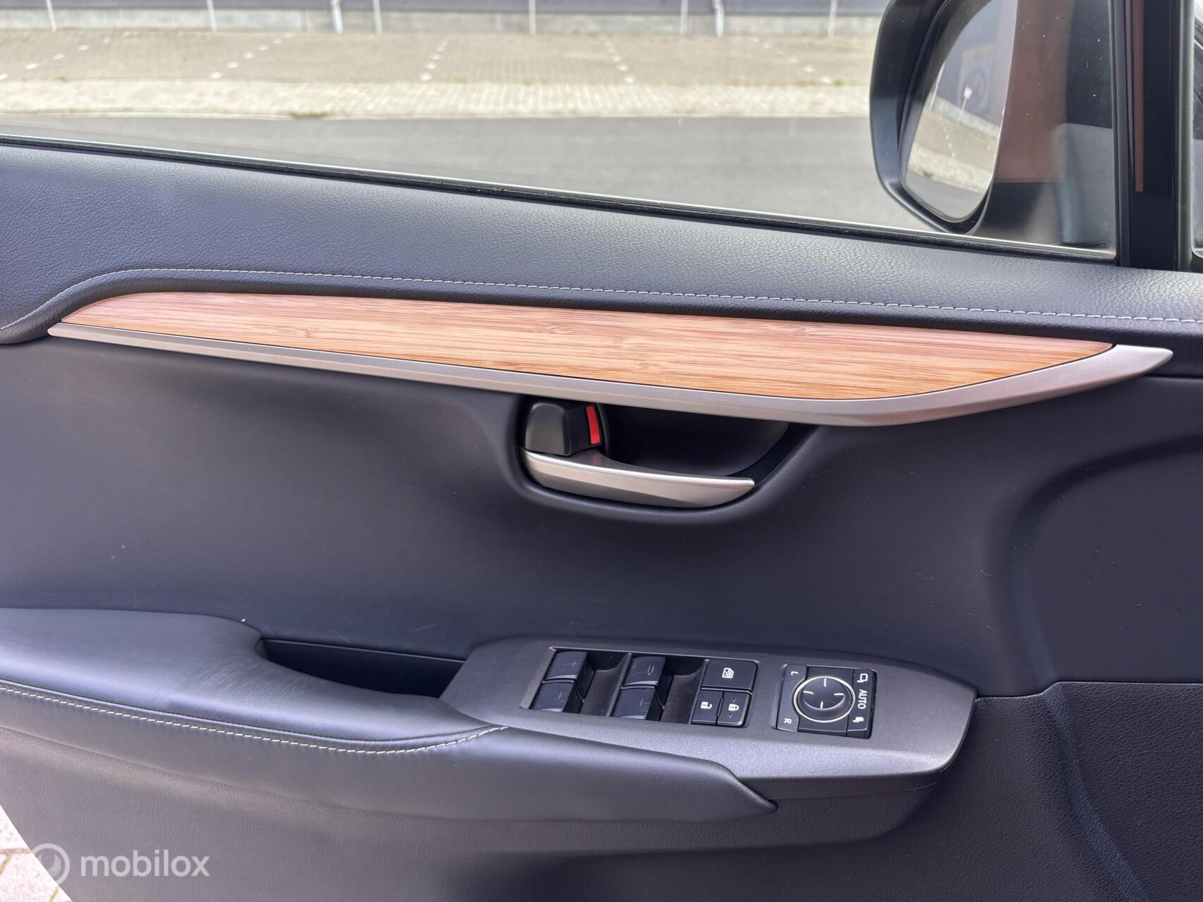 Foto van Lexus Lexus Nx300h