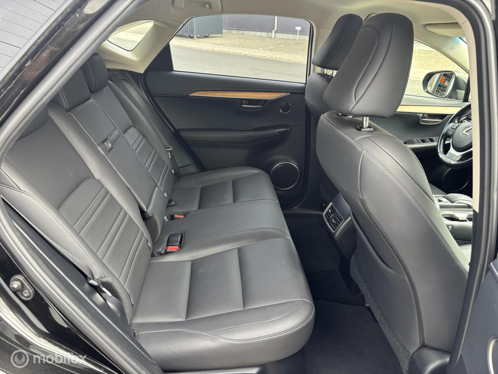 Foto van Lexus Lexus Nx300h